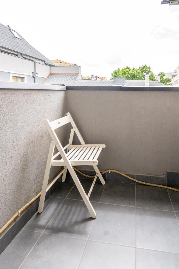 Cozy Little In The Heart Of Studentski Grad Appartement